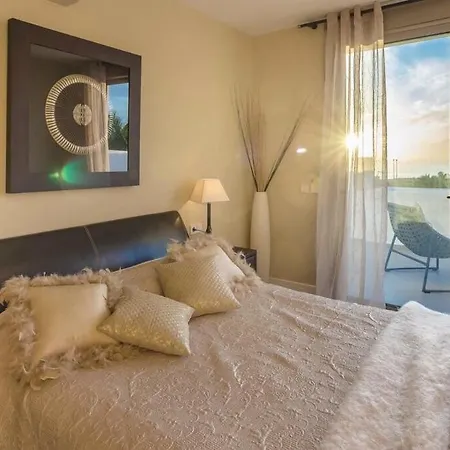 La Caleta Sleeps 6 With Pool Air Con And Wifi Vila *
