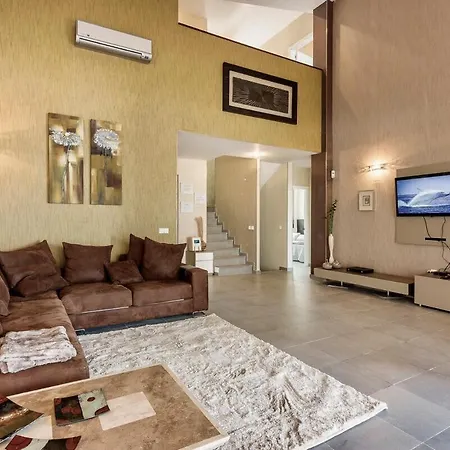 La Caleta Sleeps 6 With Pool Air Con And Wifi Costa Adeje (Tenerife)