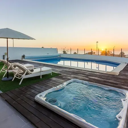 Vila La Caleta Sleeps 6 With Pool Air Con And Wifi